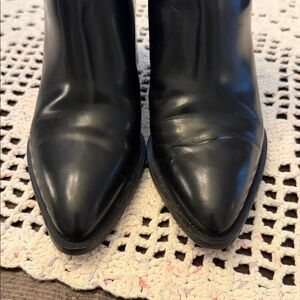 RARE VINCE Laird leather ankle boots size 8